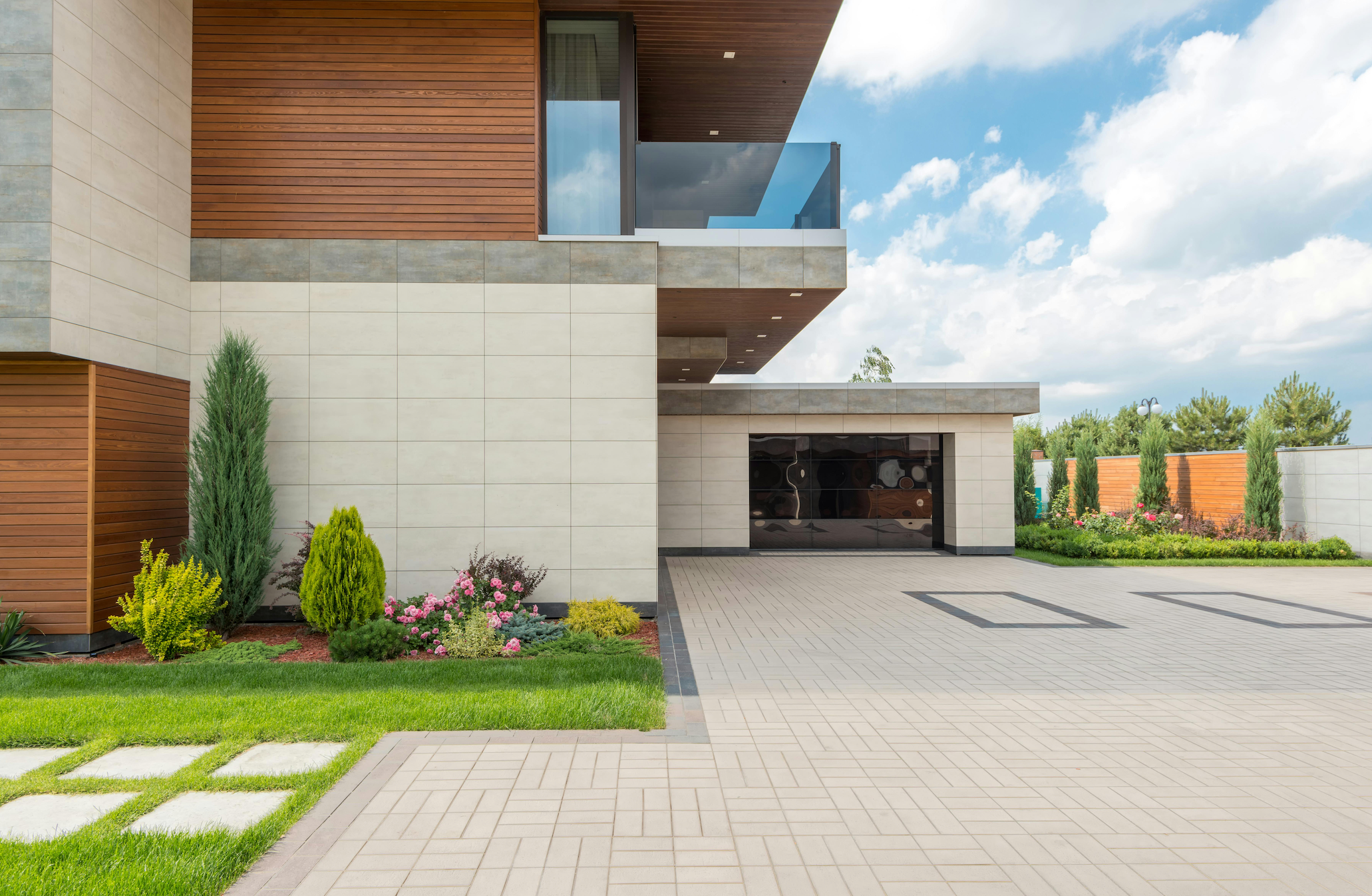 Nice house with interlock, flowers and artificial grass