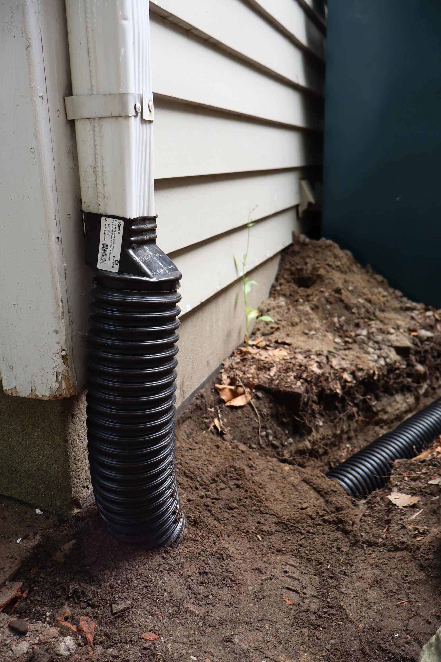 Weeping tile for drainage solutions